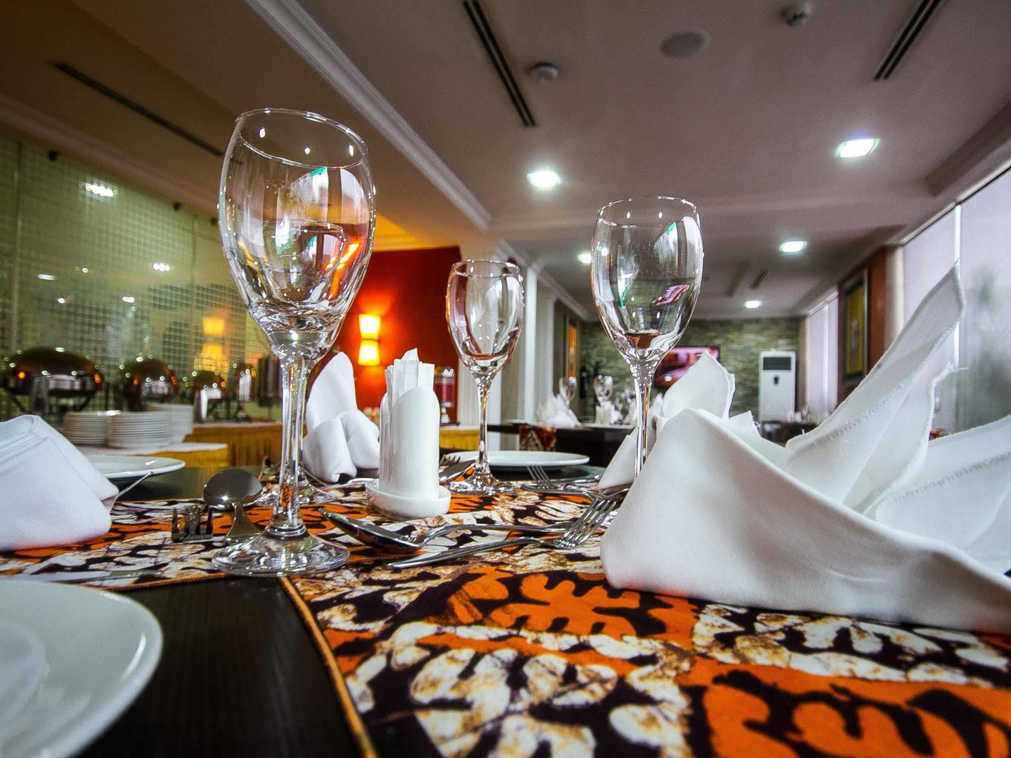 Golfview Suites & Conference Center Икея Экстерьер фото