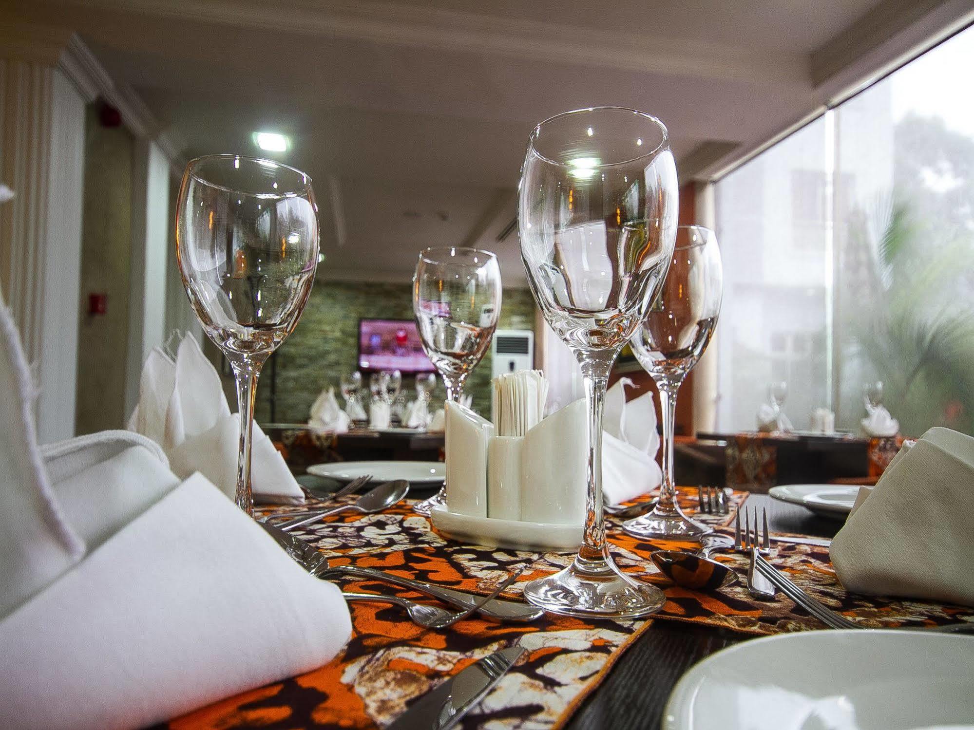 Golfview Suites & Conference Center Икея Экстерьер фото